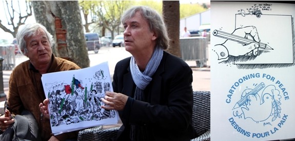 Les dessinateurs Jean Plantu (à droite sur la photo) et Batti  (à gauche) ont inauguré le 22 avril l’affichage d'une sélection de caricatures qui restera accrochée jusqu’au mois de décembre sur les façades de l’office de tourisme de Bastia.(Crédit photo David Raynal)