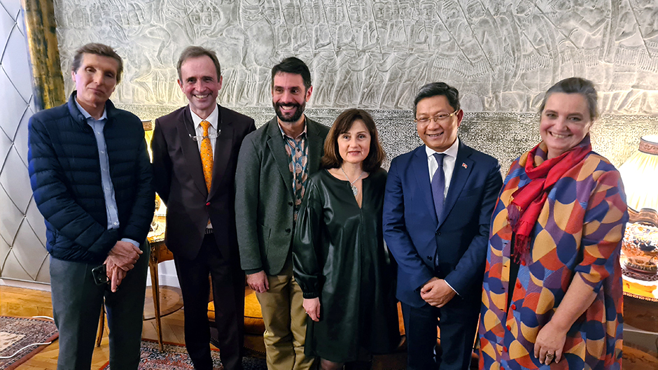 La présentation de la campagne de promotion « Destination Cambodge 2024 » qui s’adresse exclusivement au marché européen francophone en présence de David Luy, l’ambassadeur du Cambodge en France. David Luy, l’ambassadeur du Cambodge en France et Jacques Guichandut, directeur de All Dreams Cambodgia et représentant officiel du ministère du Tourisme au Cambodge pour la France, Monaco, la Suisse, la Belgique, l’Espagne, le Portugal et la Grèce. Crédit photo : David Raynal. La présentation de la campagne de promotion « Destination Cambodge 2024 » qui s’adresse exclusivement au marché européen francophone en présence de David Luy, l’ambassadeur du Cambodge en France. David Luy, l’ambassadeur du Cambodge en France et Jacques Guichandut, directeur de All Dreams Cambodgia et représentant officiel du ministère du Tourisme au Cambodge pour la France, Monaco, la Suisse, la Belgique, l’Espagne, le Portugal et la Grèce. Crédit photo : David Raynal.