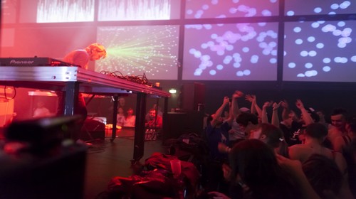 En 2015, des live mettent à l'honneur la rencontre entre musique et arts numériques.(Crédit photo DR)
