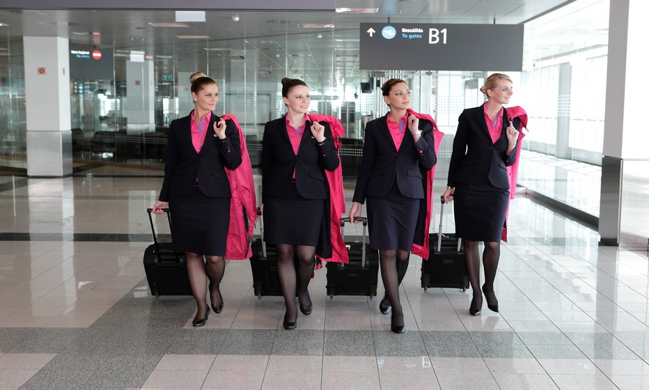 Les élégantes hôtesses de l'air de la Cie aérienne Wizz Air (Crédit photo DR)
