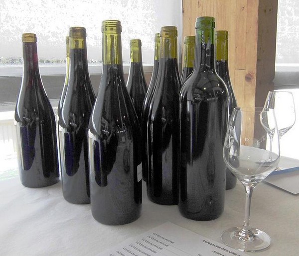 A Rosières : Le chatus - C’est ainsi que l’on trouve près de Rosières, siège de la cave coopérative La Cévenole, dans le beau village de Vernon, « le carré », une parcelle centenaire de 2 hectares plantée en 1883 par la famille Allamel.  © DR A Rosières : Le chatus - C’est ainsi que l’on trouve près de Rosières, siège de la cave coopérative La Cévenole, dans le beau village de Vernon, « le carré », une parcelle centenaire de 2 hectares plantée en 1883 par la famille Allamel.  © DR