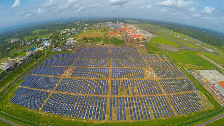 Parc voltaïque de l"aéroport solaire international de Cochin (Inde) le premier au monde. (Crédit photo DR) Parc voltaïque de l"aéroport solaire international de Cochin (Inde) le premier au monde. (Crédit photo DR)