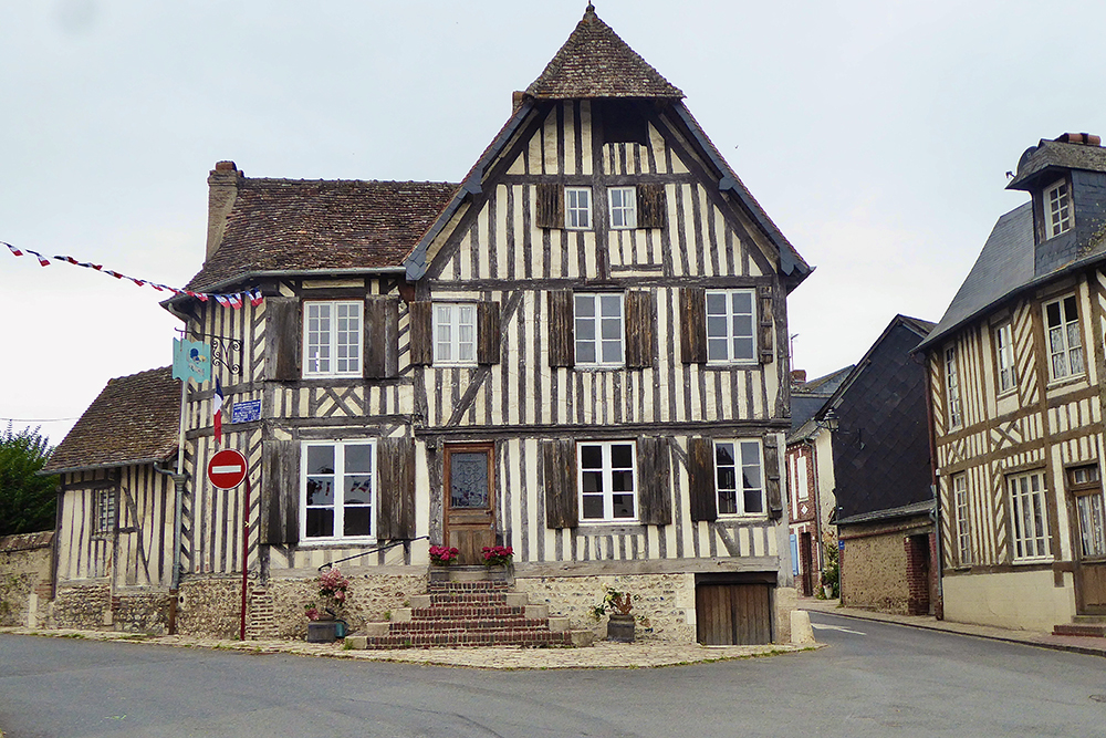 L'auberge du Coq Hardi à Blangy-le-Château © OT Terre d'Auge. L'auberge du Coq Hardi à Blangy-le-Château © OT Terre d'Auge.