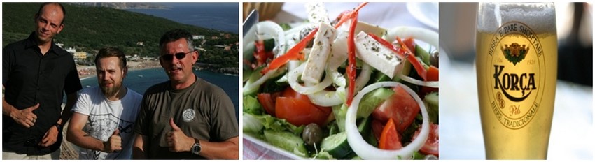 De gauche à droite : Bérenger Thibaut (à gauche et son assistant) le créateur français de www.vacancesalbanie.com et notre collaborateur Richard Bayon.  2/3 Plat traditionnel albanais accompagné de la bière locale bue dans l'ensemble du pays sans oublier le raki et le vin. © Richard Bayon