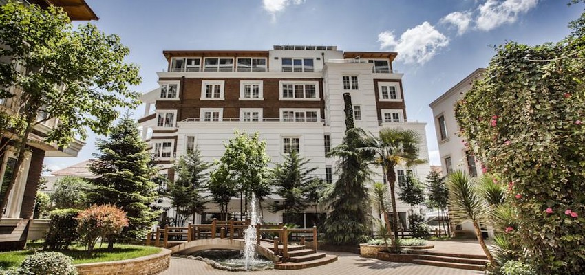 Ouvert il y a un peu plus d’un an, le Prestige Hôtel est implanté dans un quartier en pleine mutation à l'Est de Tirana.  © DR.