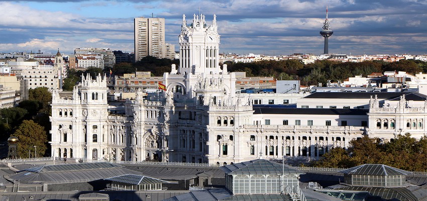 Vue sur l'élégant édifice de l'Hôtel de Ville.  © David Raynal