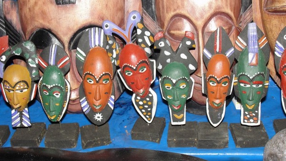 La sculpture des masques est l'un des arts majeurs des artistes ivoiriens.  © DR