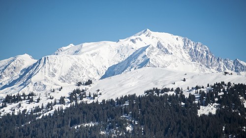 Les balcons du Mont-Blanc (Savoie – Saint-Nicolas-la-Chapelle) avec vue à 180° face au majestueux Mont-Blanc  © webCrespeau- vacances-ulvf.com