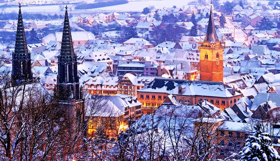 Obernai sous la neige (Alsace)... Pays du Sapin, pays des Etoiles... ici persistent de jolies traditions de Noël.  © O.T. Obernai