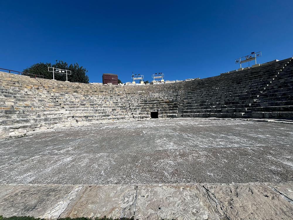 Site archéologique majeur de la côte chypriote, l’ancienne cité-royaume de Kourion se déploie sur une colline dominant la Méditerranée, lle magnifique théâtre gréco-romain en étant la pièce maîtresse  © JLP RBB PRESSE. Site archéologique majeur de la côte chypriote, l’ancienne cité-royaume de Kourion se déploie sur une colline dominant la Méditerranée, lle magnifique théâtre gréco-romain en étant la pièce maîtresse  © JLP RBB PRESSE.
