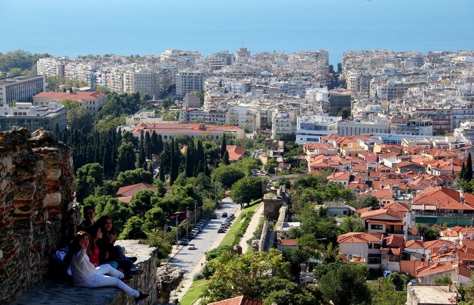 Thessalonique vue des remparts. Région peu connue du nord de la Grèce, la Chalcidique offre une grande diversité et un passé plein de richesses. © André Degon