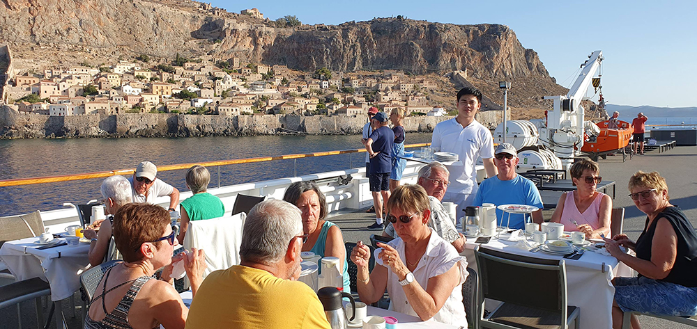 Les croisières en mer, ici en mer Egée au large de Monemvasia au sud du Péloponnèse, viennent compléter l'éventail des croisières fluviales © CroisiEurope. Les croisières en mer, ici en mer Egée au large de Monemvasia au sud du Péloponnèse, viennent compléter l'éventail des croisières fluviales © CroisiEurope.