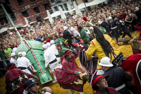 La Procession du Car d'Or à Mons existe depuis 657 ans et est reconnu patrimoine oral et immatériel de l'humanité par l’Unesco. © Grégory Mathelot