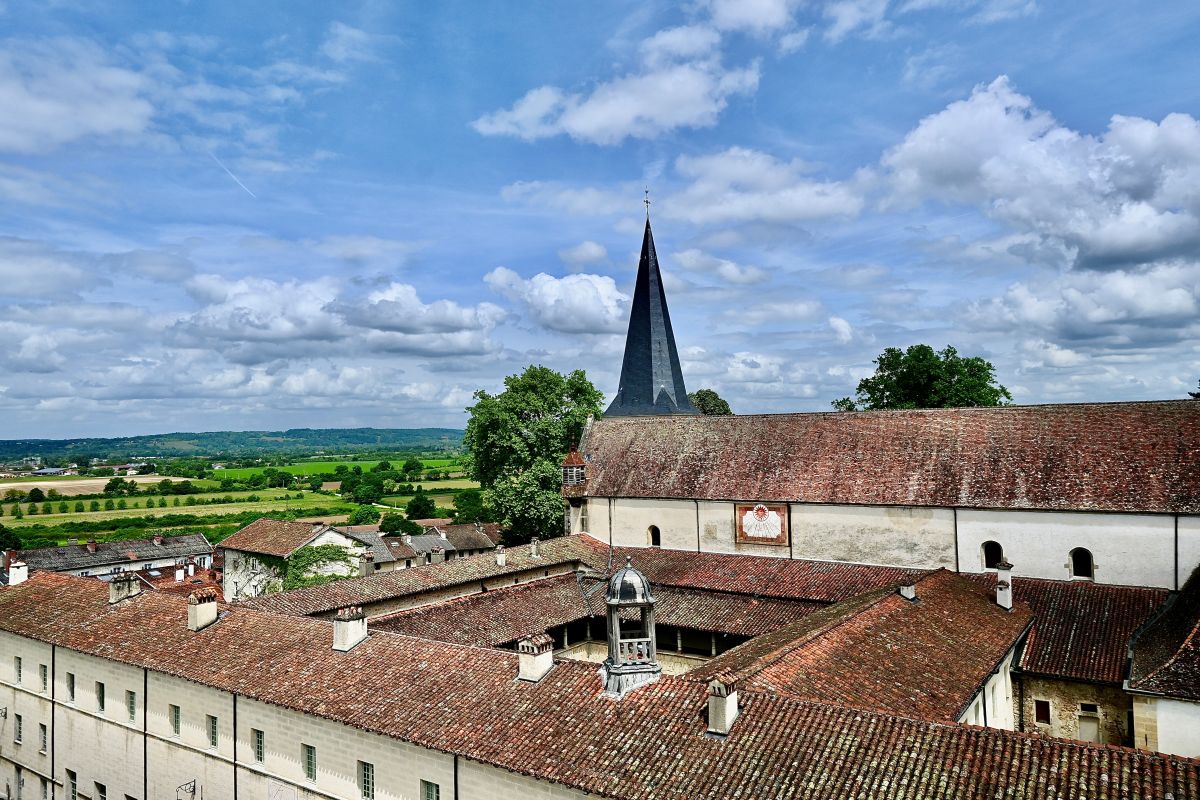 L'abbaye d'Ambronay vue d'en-haut ©Ot Ain