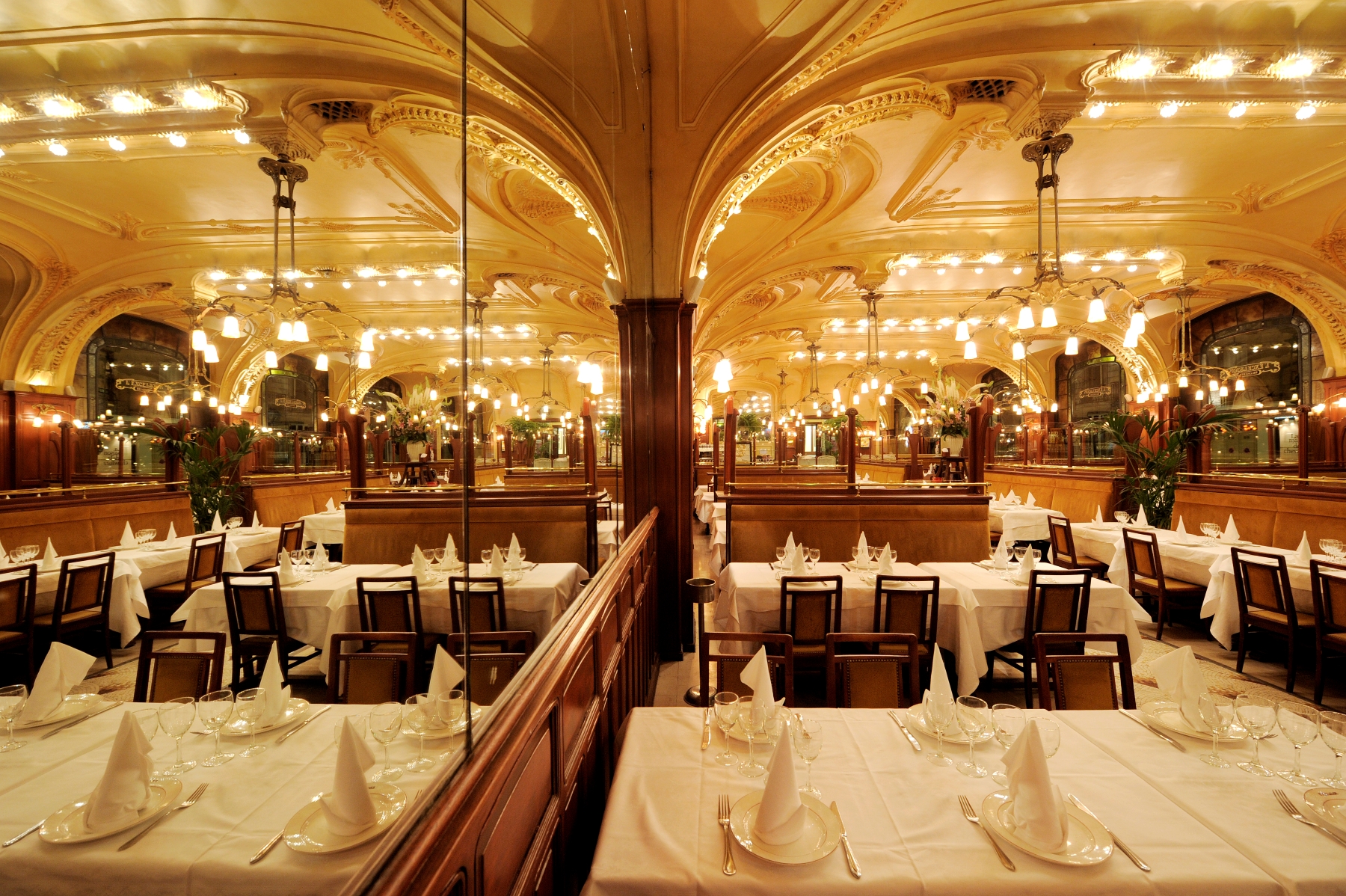 Eblouissante brasserie L’Excelsior : il est plus que prudent de réserver…