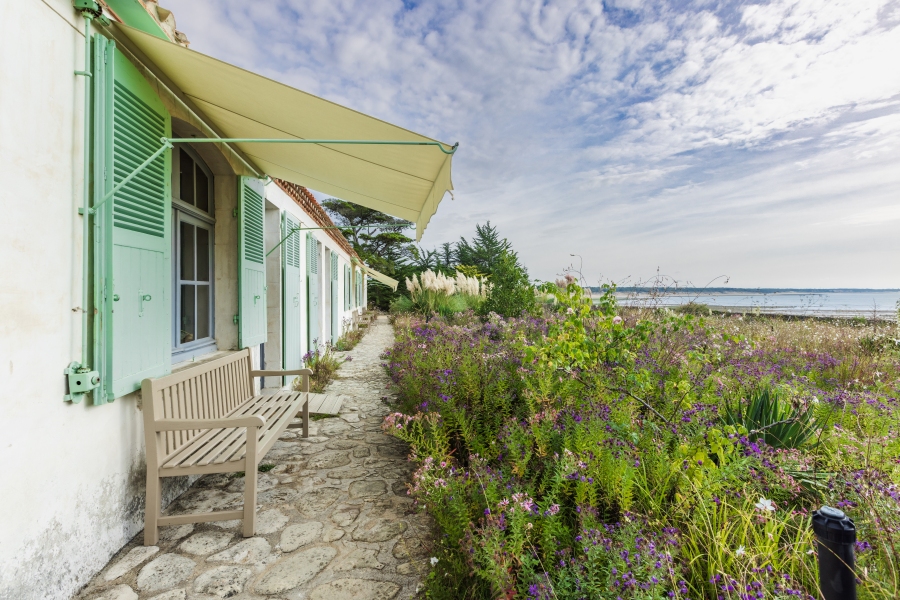 Du château de Tiffauges à l’abbaye de Maillezais, la Vendée s’enorgueillit aussi de maints sites historiques, tel encore la maison de Georges Clemenceau, à Saint-Vincent-sur-Jard, où Le Tigre vécut les dix dernières années de sa vie. Face à la mer, un lieu d’atmosphère. Photo Vouzelaud