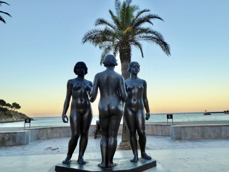 Les 3 Nymphes de Maillol sur la promenade en bord de mer à Banyuls-sur-Mer ©Catherine Gary