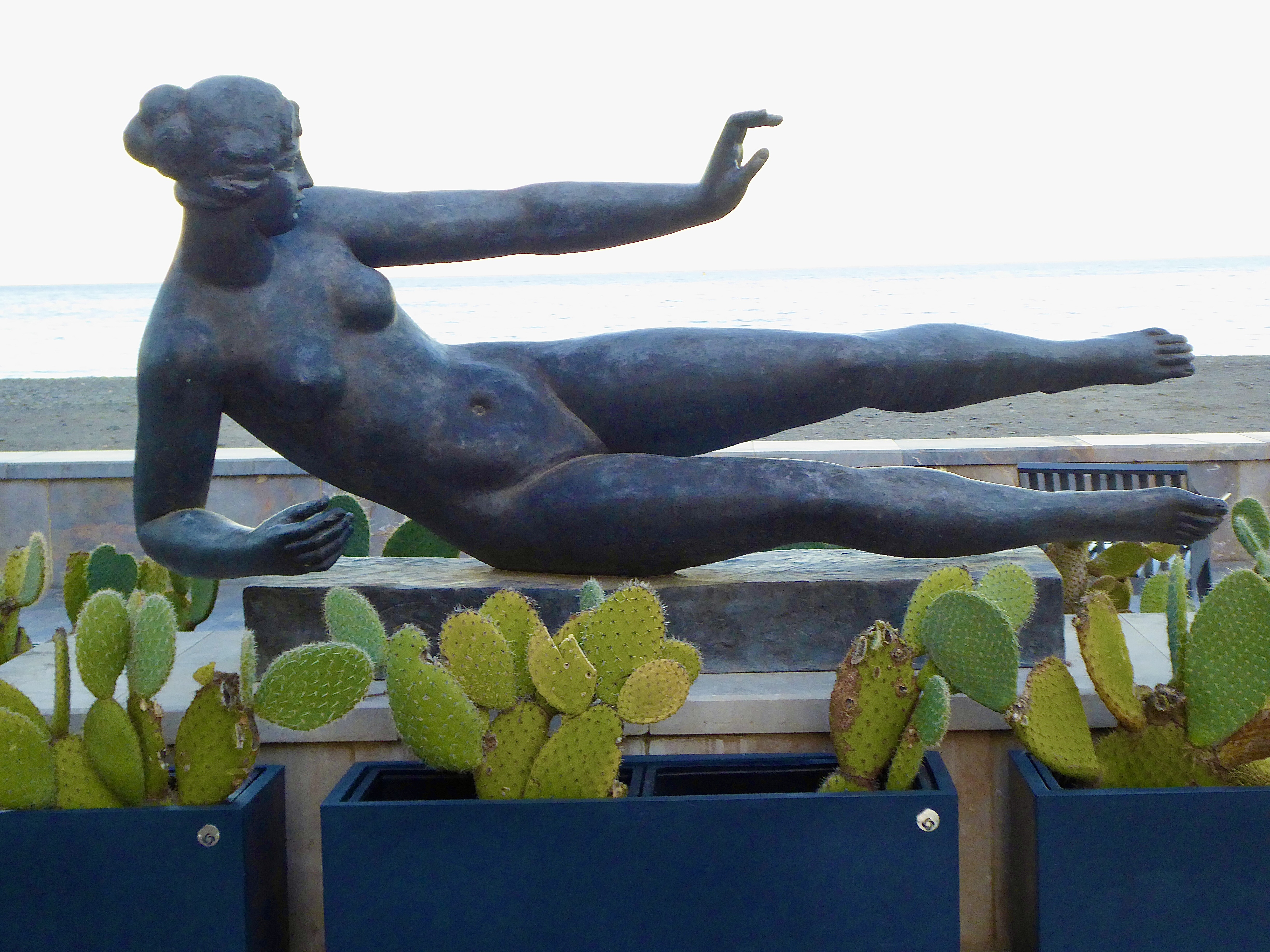 “Femme alongée“ de Maillol sur la promenade en bord de mer de Banyuls-sur-Mer ©Catherine Gary