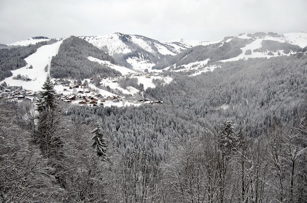 Les Balcons sont situés entre le Mont Blanc et la Chaîne des Aravis à proximité de la station village de Flumet et de son bourg historique.© David Raynal