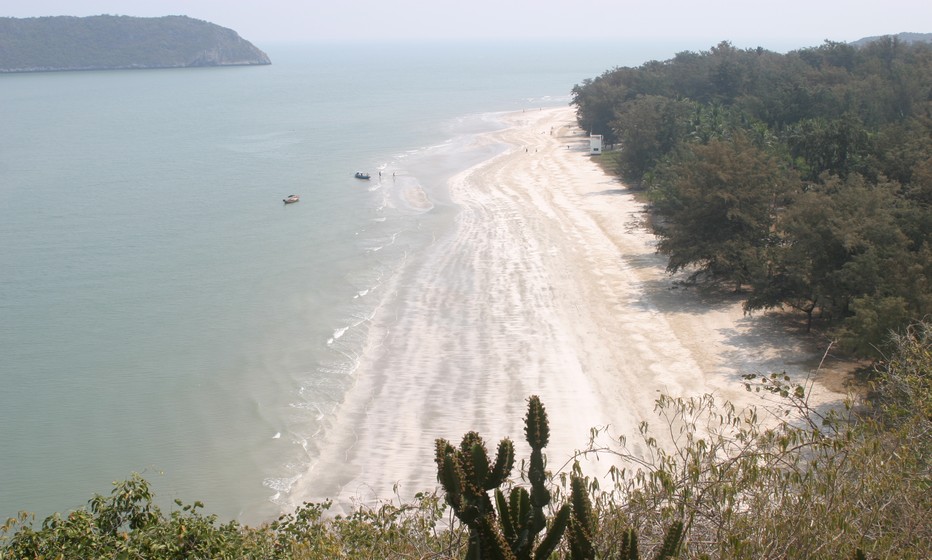 La magnifique plage de   LAEM SALA  BEACH  © Richard Bayon