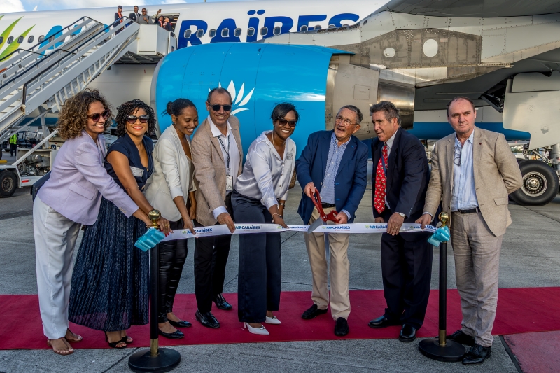 GREGORY JAMET (à droite sur la photo) – Directeur général de la filiale Groupe Dubreuil Aéro Services