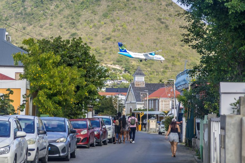 ATR 72 en finale pour l’aéroport de GRAND CASE (PMH)