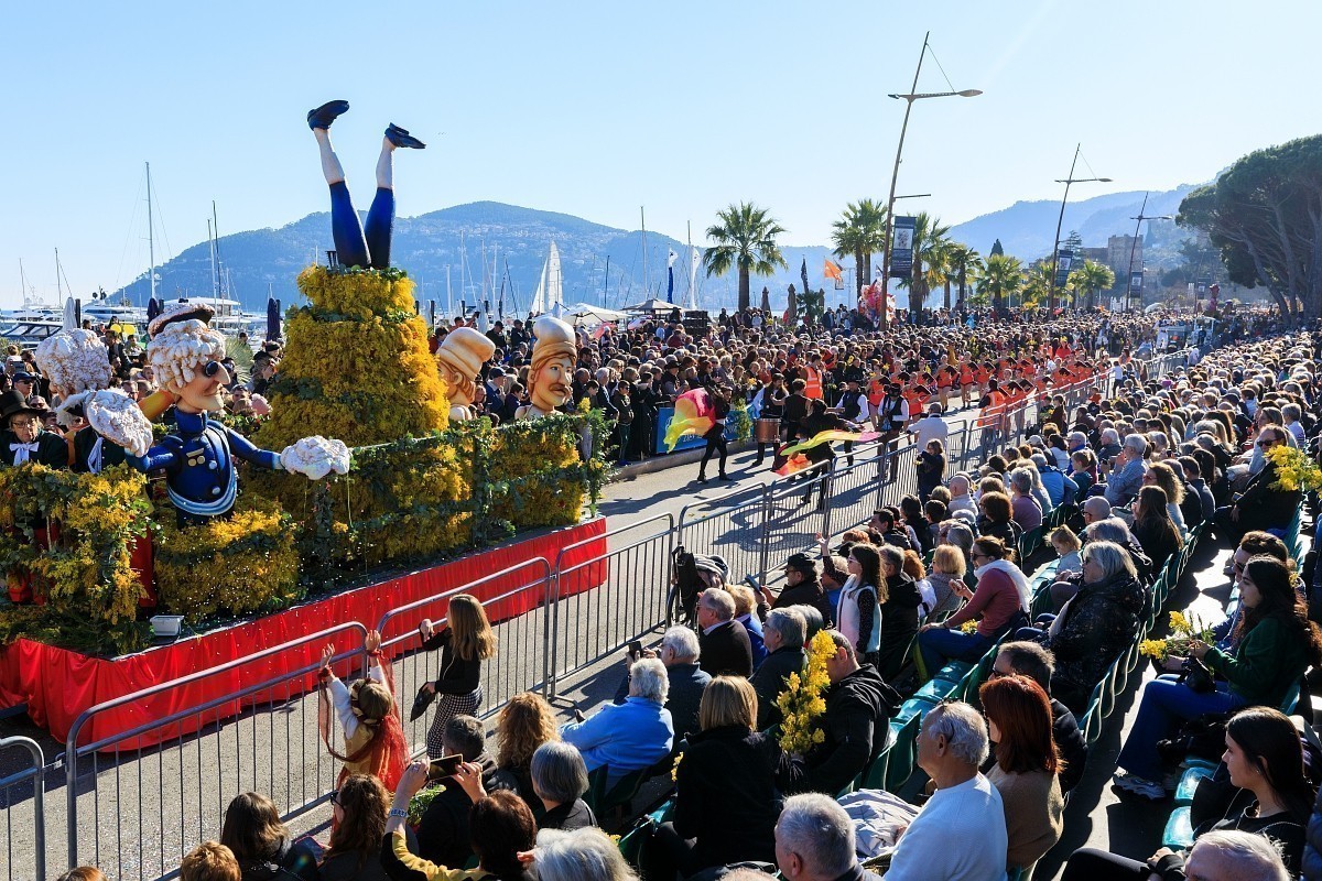 Corso fleuri à Mandelieu.®Camille Moirenc OTC Mandelieu