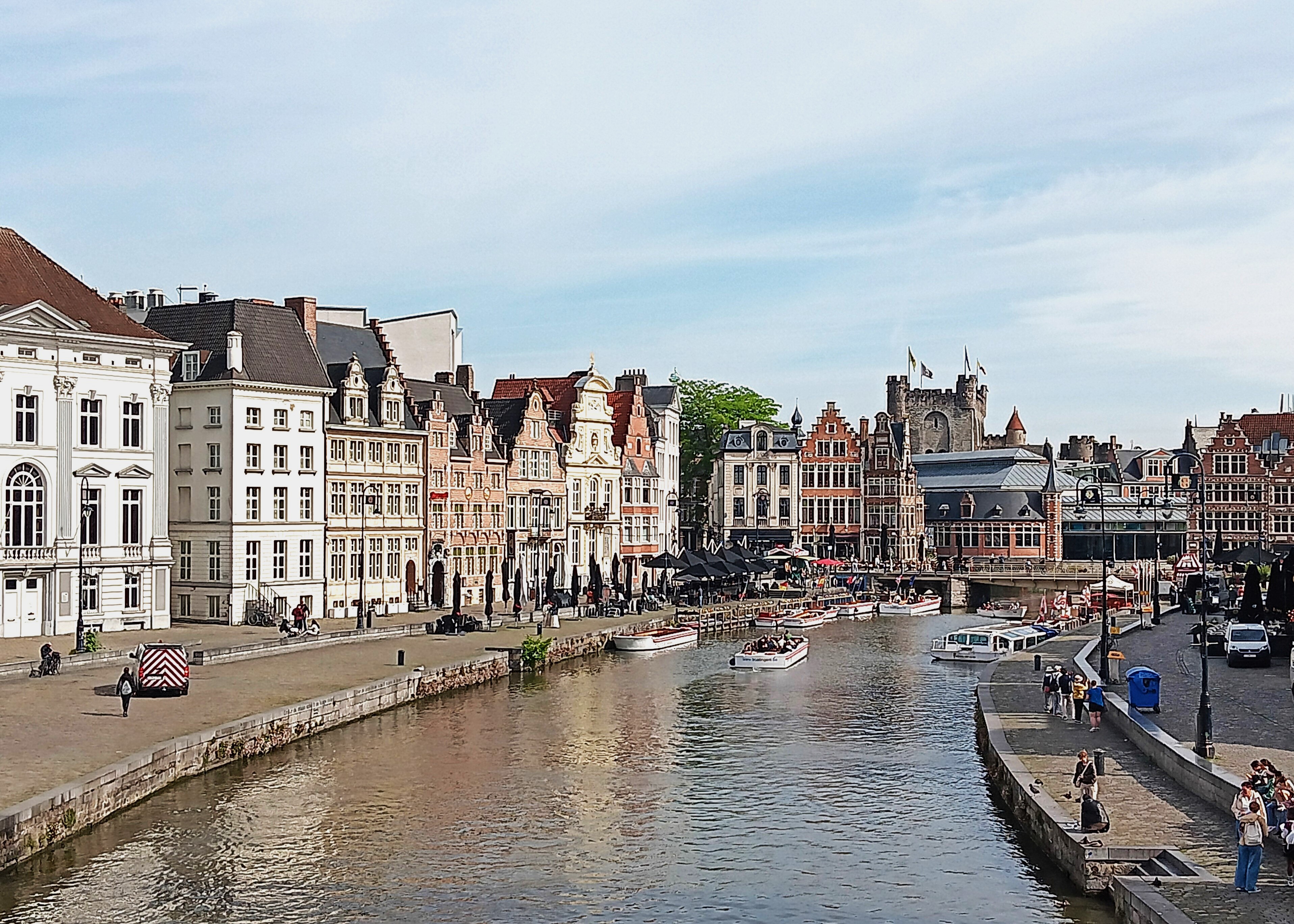 Centre historique  Korenlei, le quai aux grains