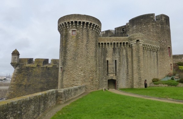 Le château dominant  le port de Brest; ©  C. Gary