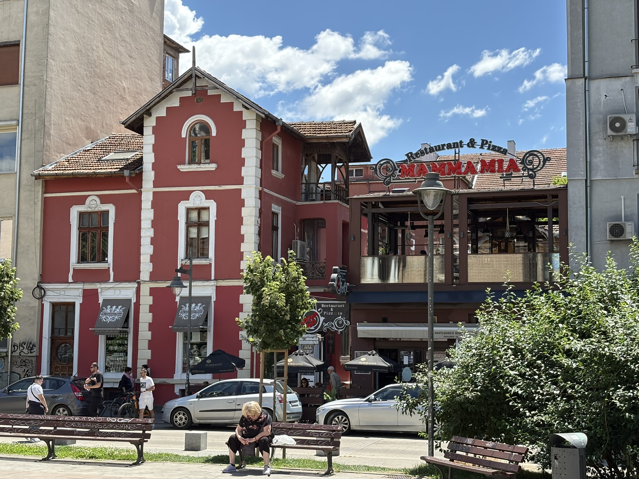 Jardin des Sept Saints, et  rue Tsar Ivan Shishman