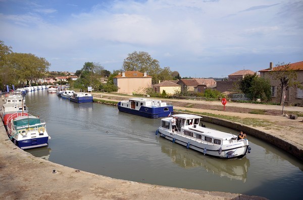 Petit port dans le département de l'Hérault - Canal du Midi  © David Raynal