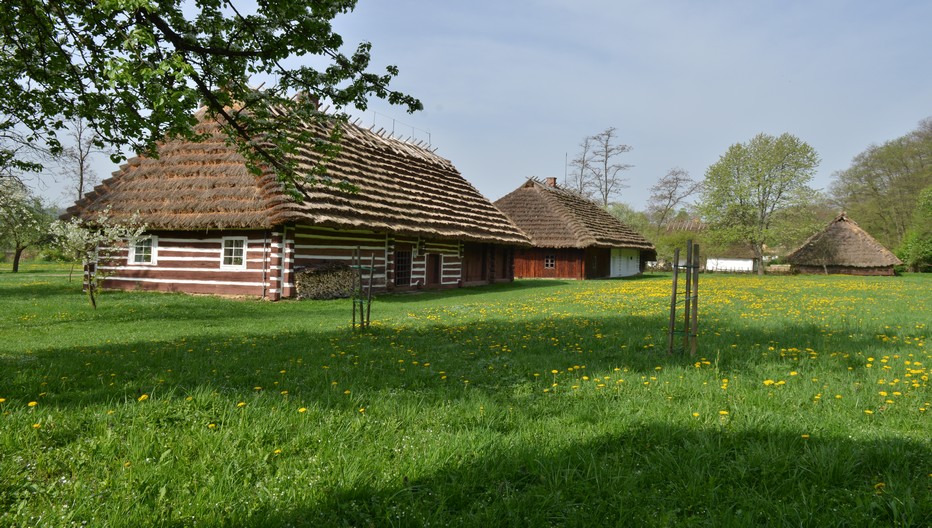 Le Skansen de Sanok,village ethnographique, l’un des plus vastes musées en plein air d’Europe qui fait revivre un gros village en bois d’autrefois. © O.T.Pologne