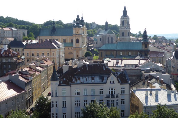 Przemysl, de jolies balades vous attendent en centre ville le long des rues pentues et pavées, entre la place du marché et ses vieilles maisons Renaissance, les nombreuses églises et couvents, la cathédrale grecque-catholique et son pendant catholique romain… © O.T.Pologne