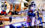 Voyage 2.0 :  Allemagne, Carl le robot-barman  Voyage 2.0 :  Allemagne, Carl le robot-barman