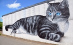 Des chats géants dans le centre-bourg de Gouttières Des chats géants dans le centre-bourg de Gouttières