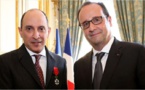 Le PDG de ‪QatarAirways‬ décoré par François Hollande