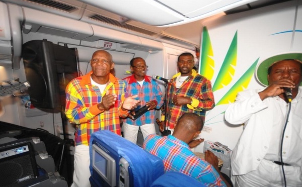 Plein Ciel :  Air Caraïbes chante Noël en airbus
