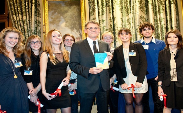 Prix Clara Nouvelles 2012   : Sept filles primées plus un garçon !