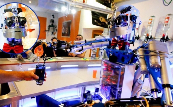 Voyage 2.0 :  Allemagne, Carl le robot-barman