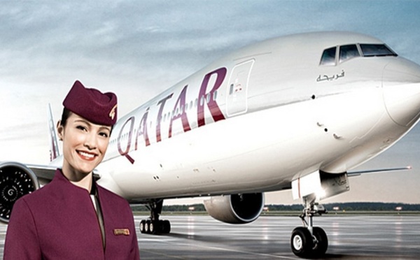 Le PDG de ‪QatarAirways‬ décoré par François Hollande