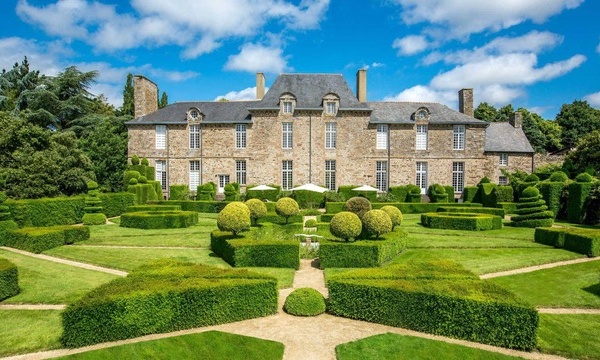 Esprit de France : vivre dans l’harmonie de Châteaux et Demeures historiques